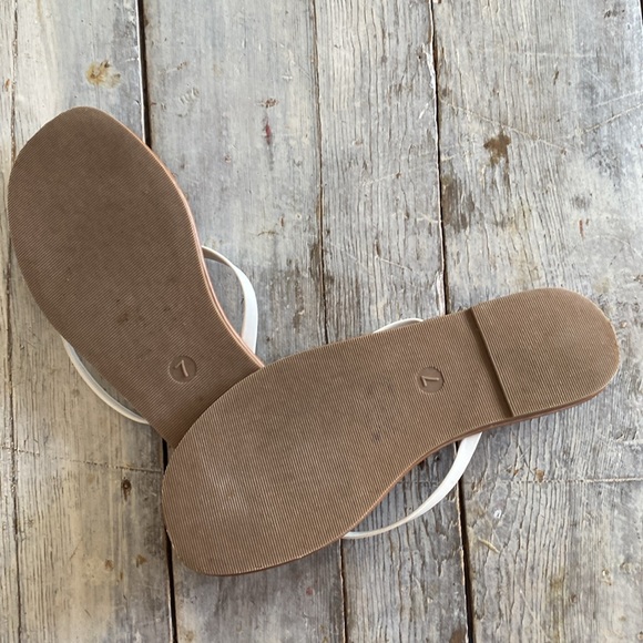 Flip-flops. Brown soul and white straps by shade and shore size 7. - Picture 2 of 2